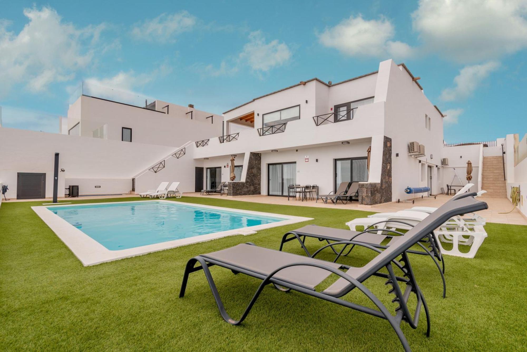 Seascape Heated Pool Air Con View Adult Only Apartament *